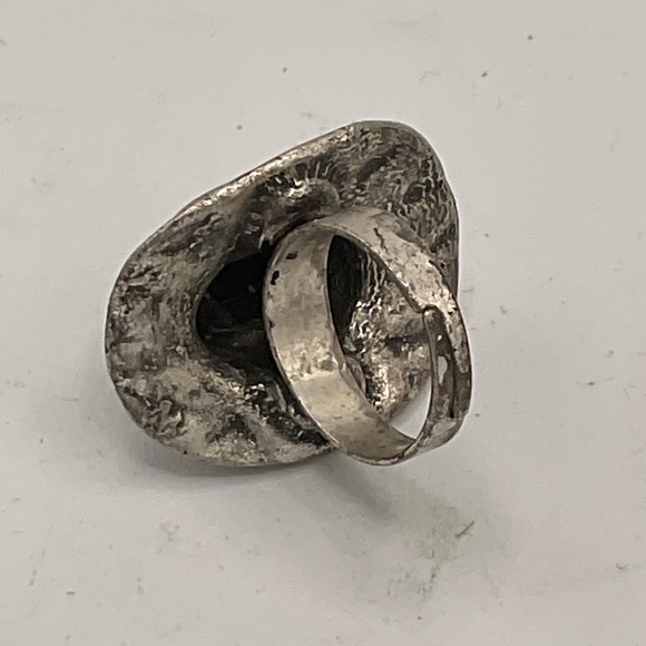 “VINTAGE SILVER RING” Large Oval Shape with Central Black GemStone. - Picture 11 of 13